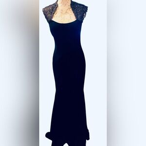 Xscape~Women’s Elegant Navy Blue Lace Top Mermaid Style Evening Gown Size 6